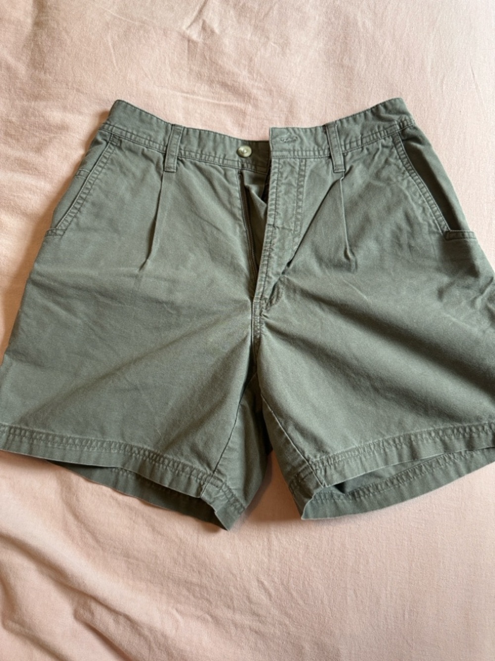 Vintage pleated high waisted Columbia shorts